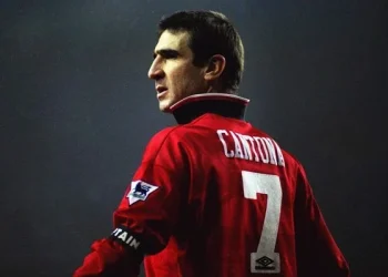 Hình 1: Eric Cantona đạt danh hiệu cầu thủ xuất sắc nhất Manchester United